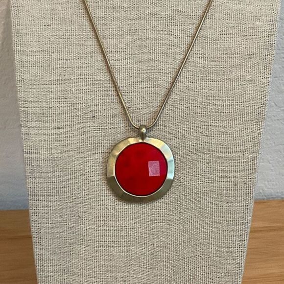 NWOT Red & Gold Pendant Necklace - Picture 2 of 4